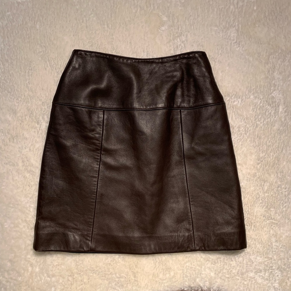 Vintage brown Lord and Taylor leather skirt 🍫